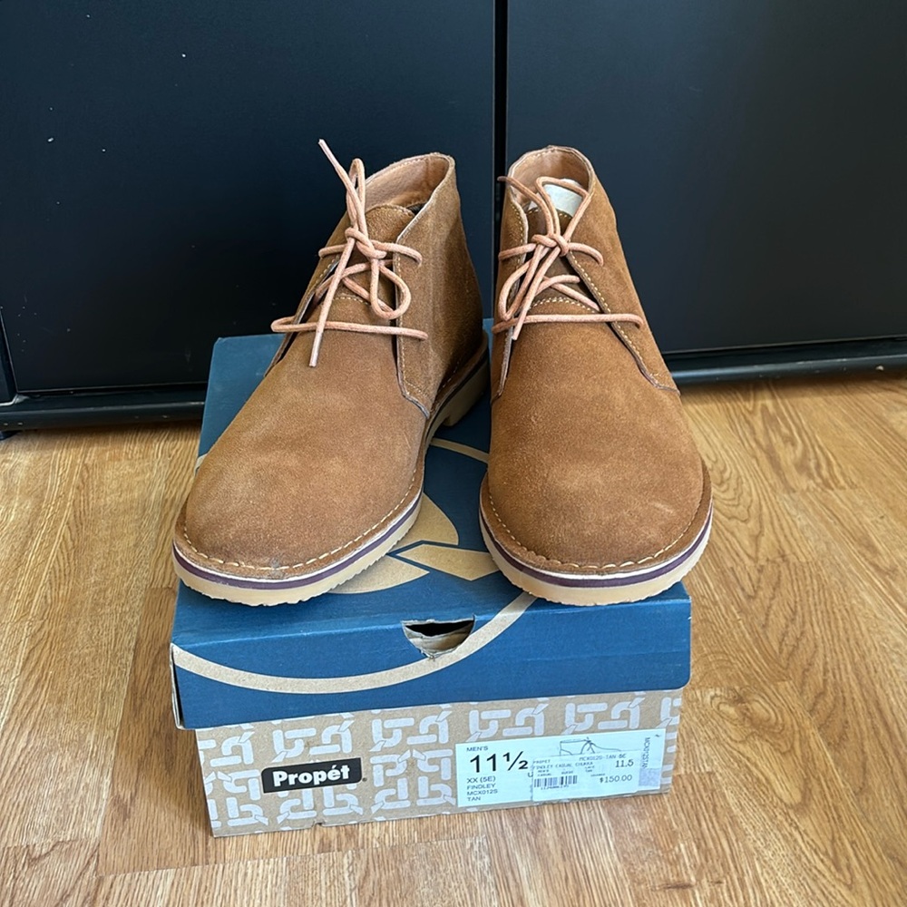 Propet desert boots NWT